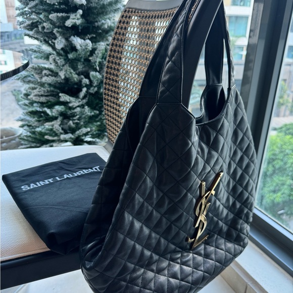 Yves Saint Laurent Black Quilted leather Tote - Icare Maxi bag in lambskin - Picture 2 of 11